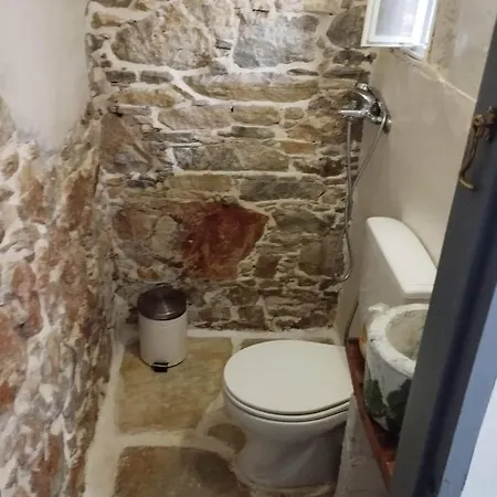 度假居 Fasolas Square 15m2 Is Located 30 Stairs Up From The Main Road And It Is In The Old Market Fasolas And Next To The Museums *