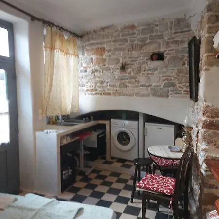 Fasolas Square 15m2 Is Located 30 Stairs Up From The Main Road And It Is In The Old Market Fasolas And Next To The Museums 度假居 Filótion